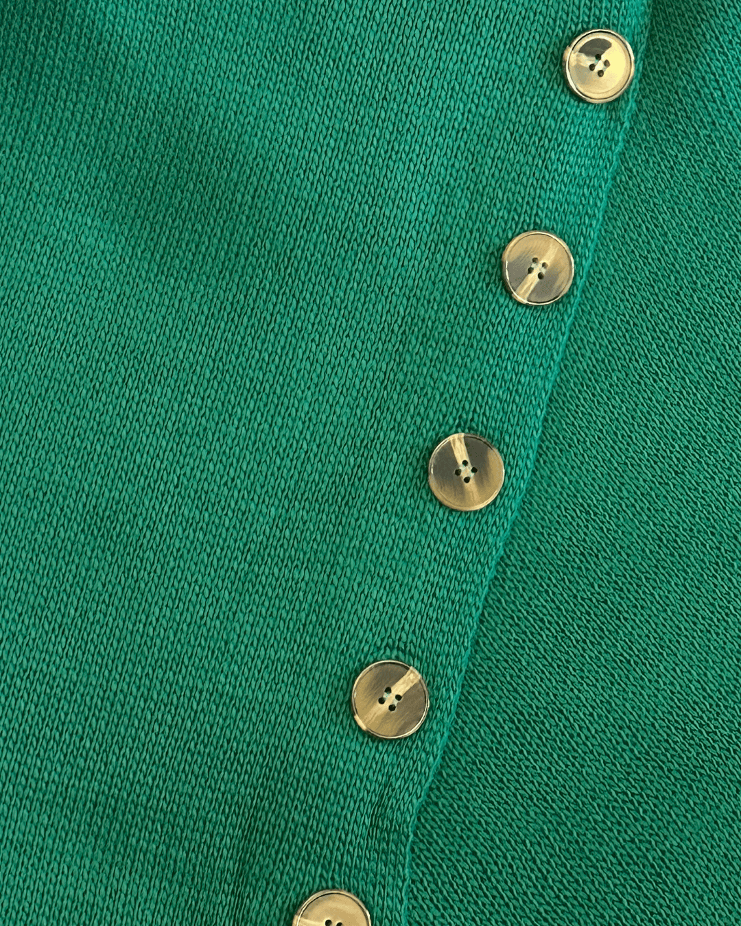 Poncho med knapper - græsgrøn Uldplaiden.dk