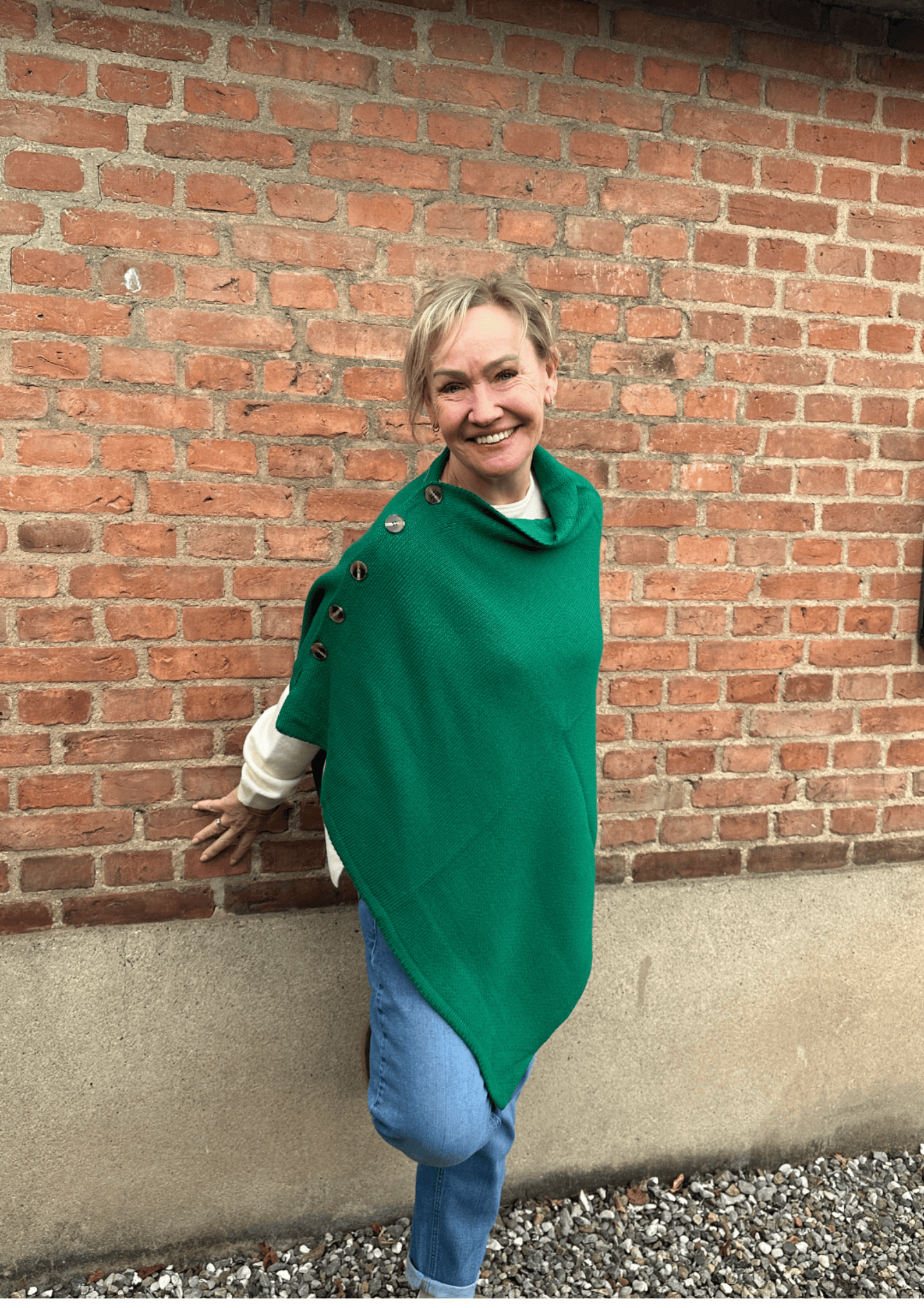 Poncho med knapper - græsgrøn Uldplaiden.dk