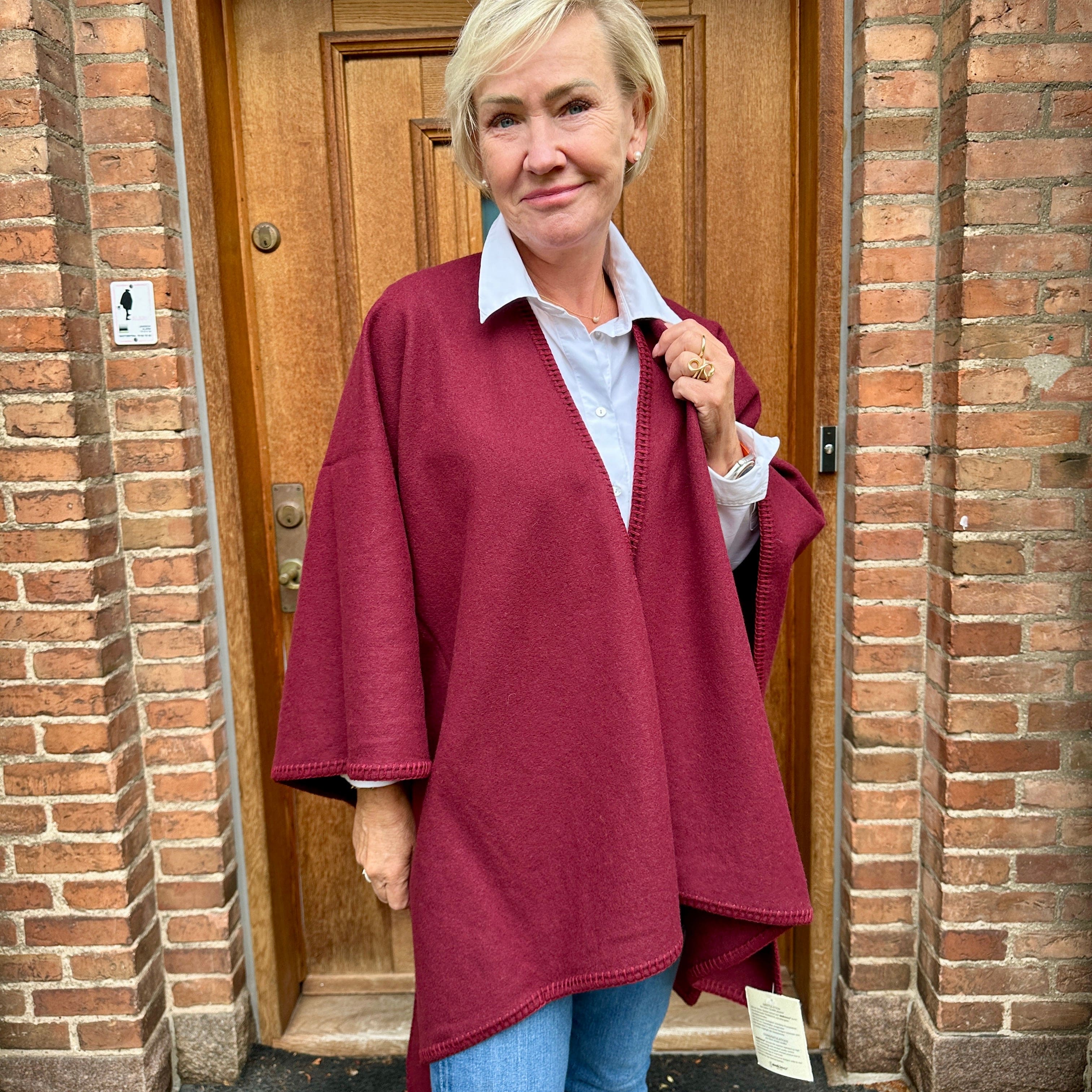 Poncho i 100% merinould - Bordeaux Poncho Uldplaiden.dk