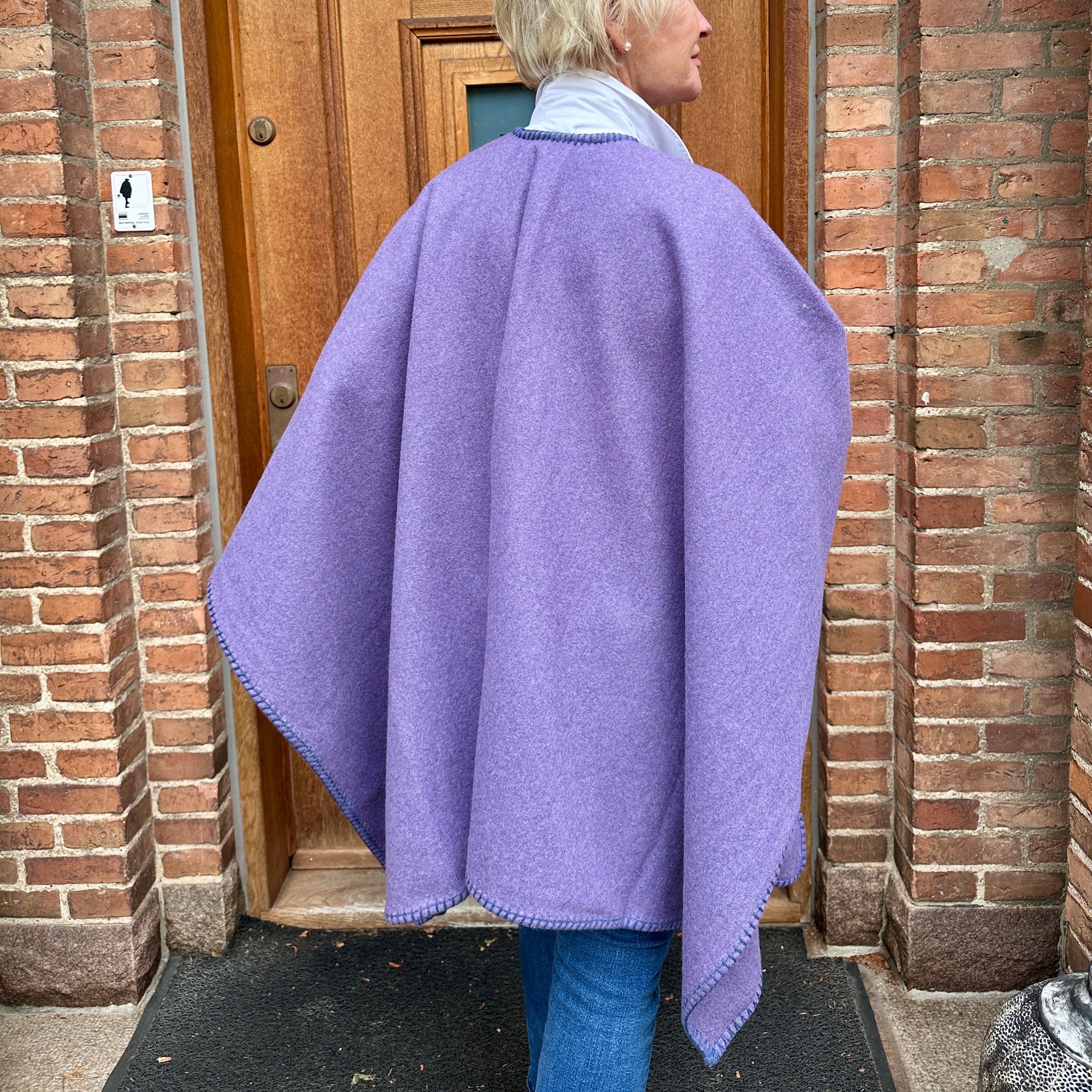 Poncho i 100% merinould - Lilla Poncho Uldplaiden.dk