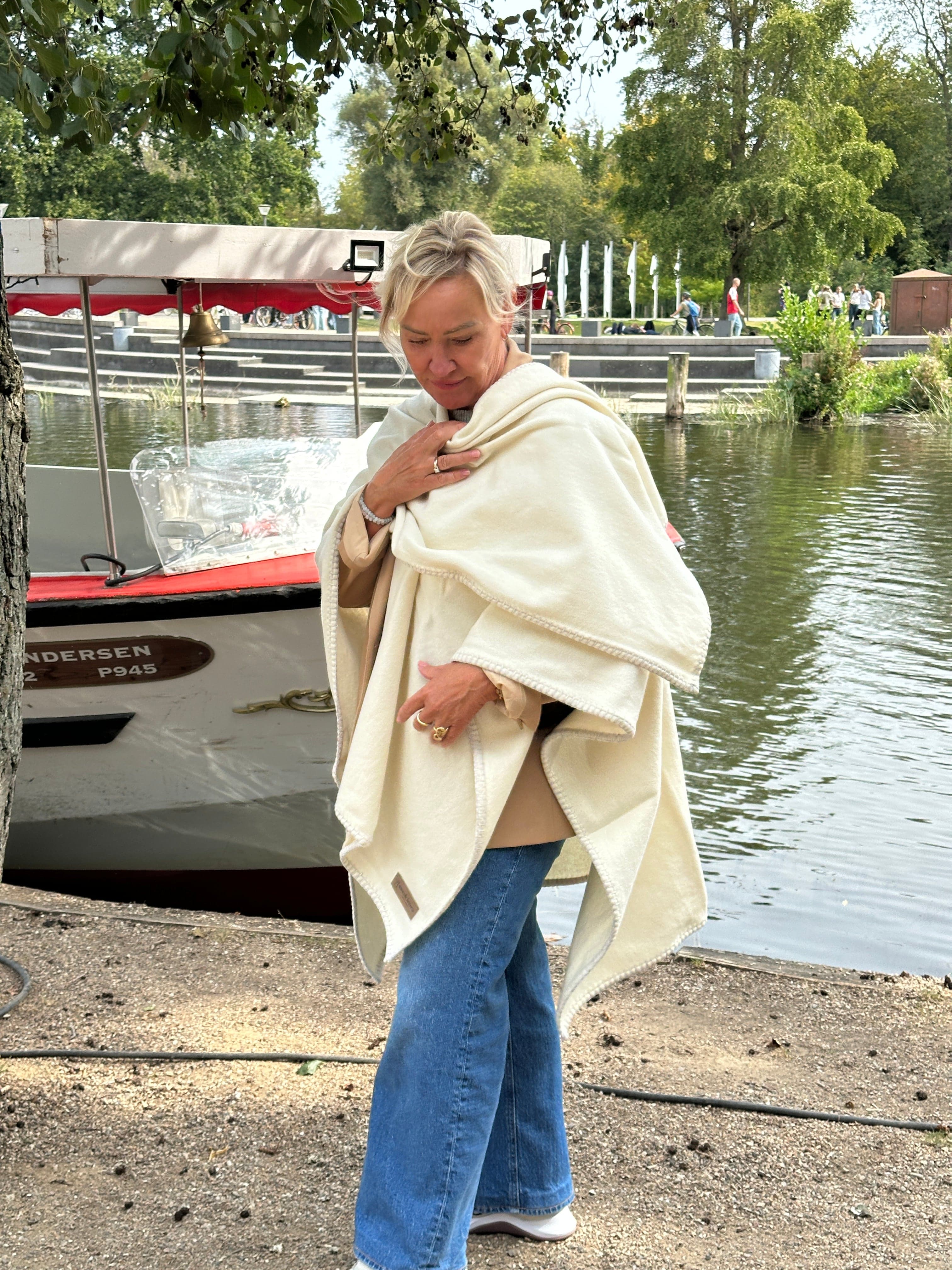 Poncho i 100% merinould - Off white Poncho Uldplaiden.dk