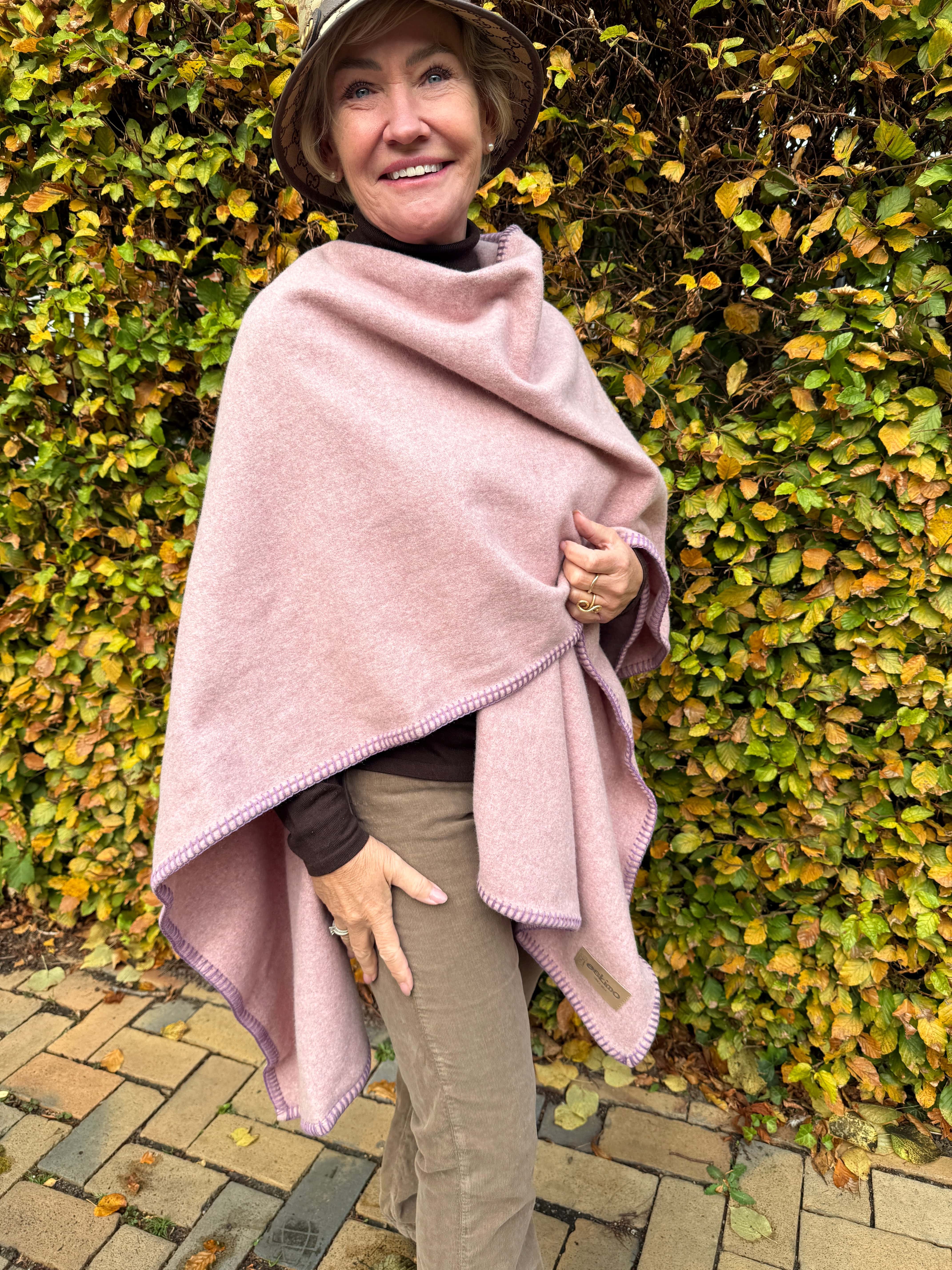 Poncho i 100% merinould - Rosa Poncho Uldplaiden.dk