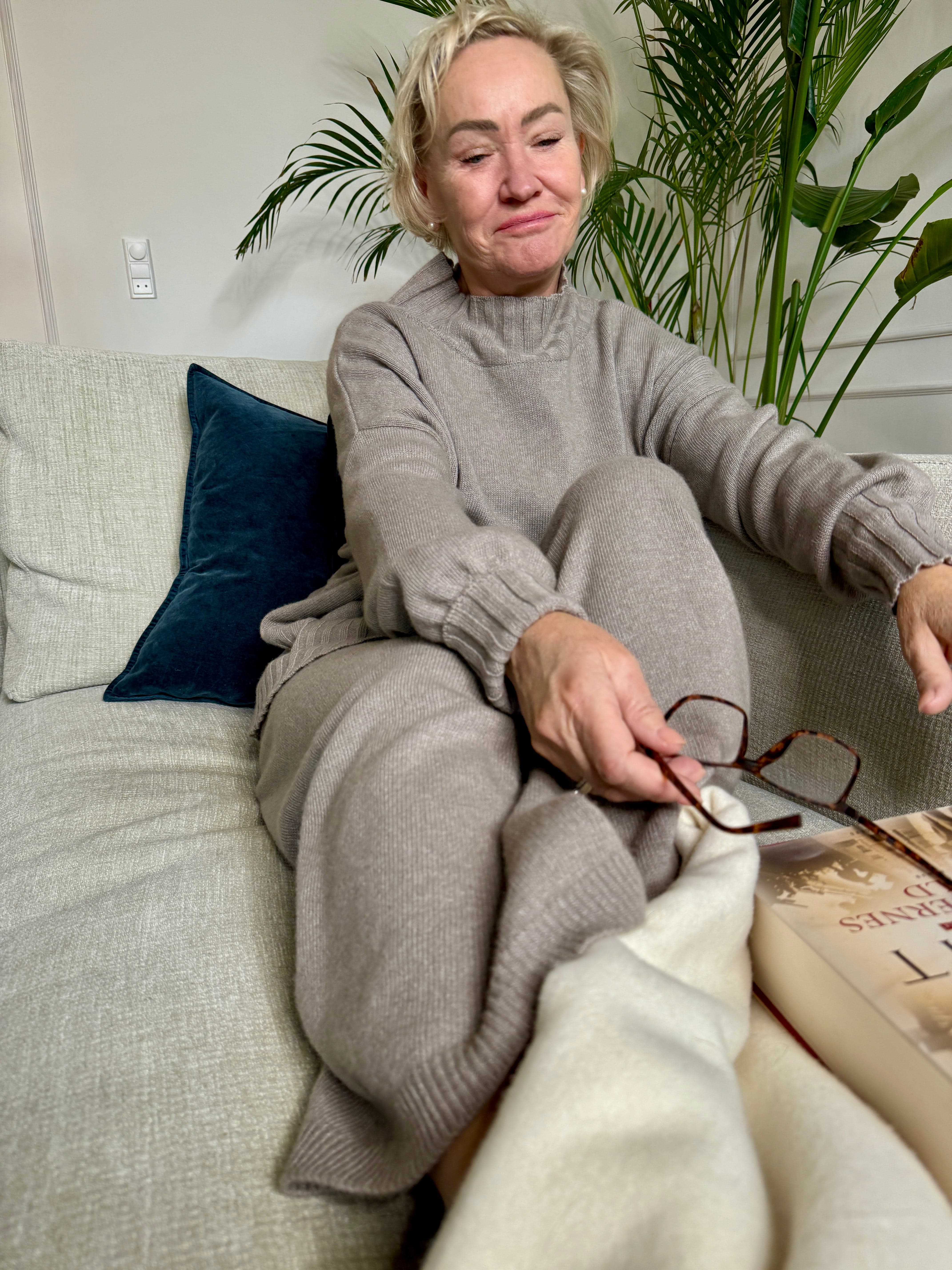 Strik sæt beige melenge i 30% cashmere Uldplaiden.dk