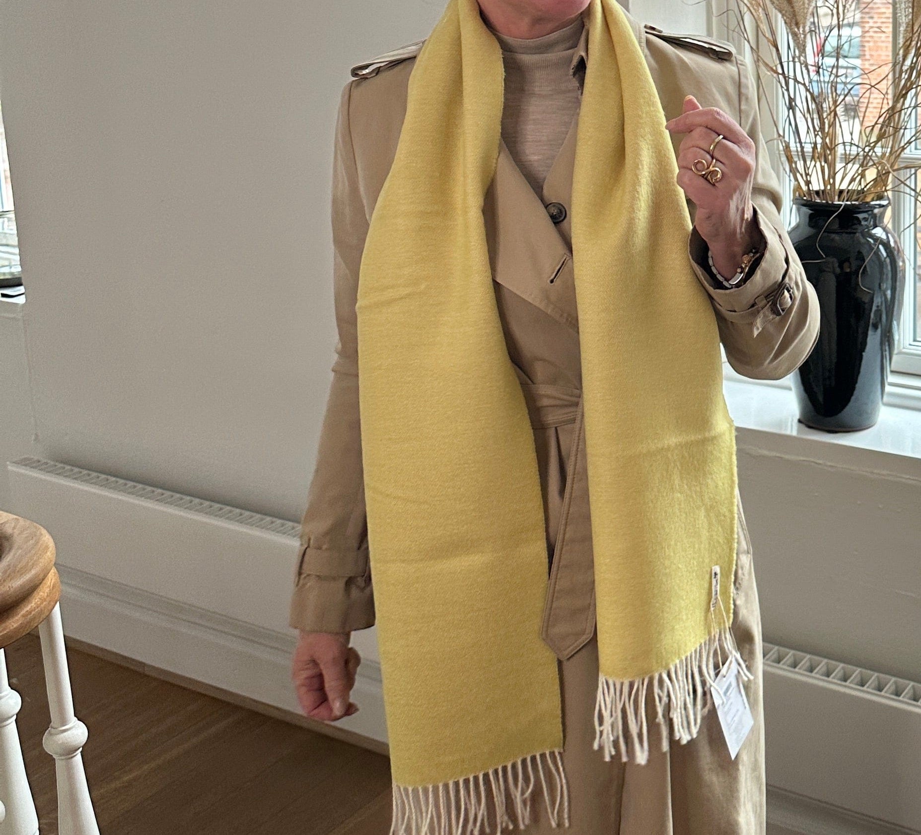 Halstørklæde i 100% baby alpaca uld - gul/off white Tørklæder og sjaler Uldplaiden
