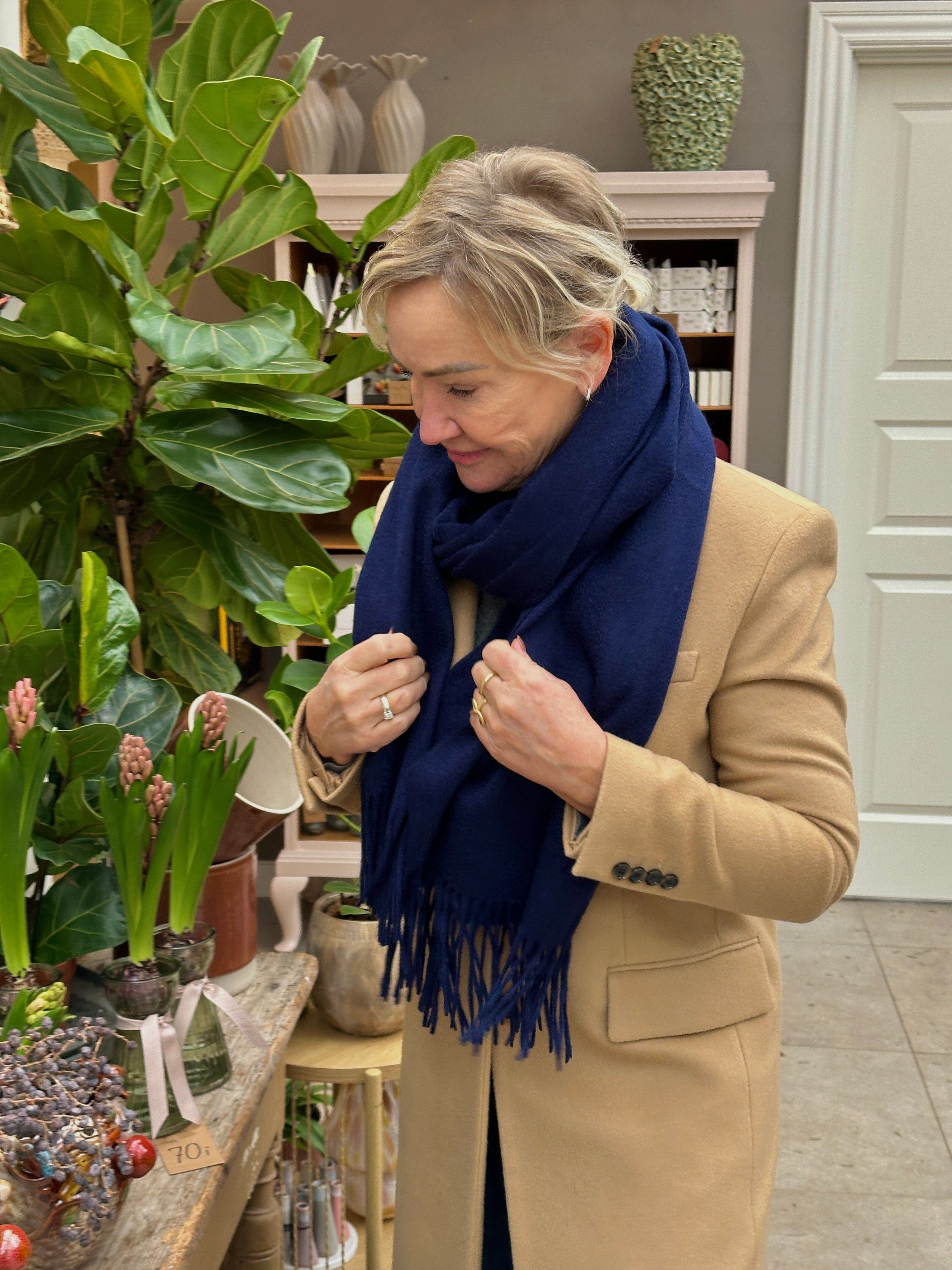 Sjal i 100% Cashmere - Navyblå Tørklæder og sjaler Uldplaiden