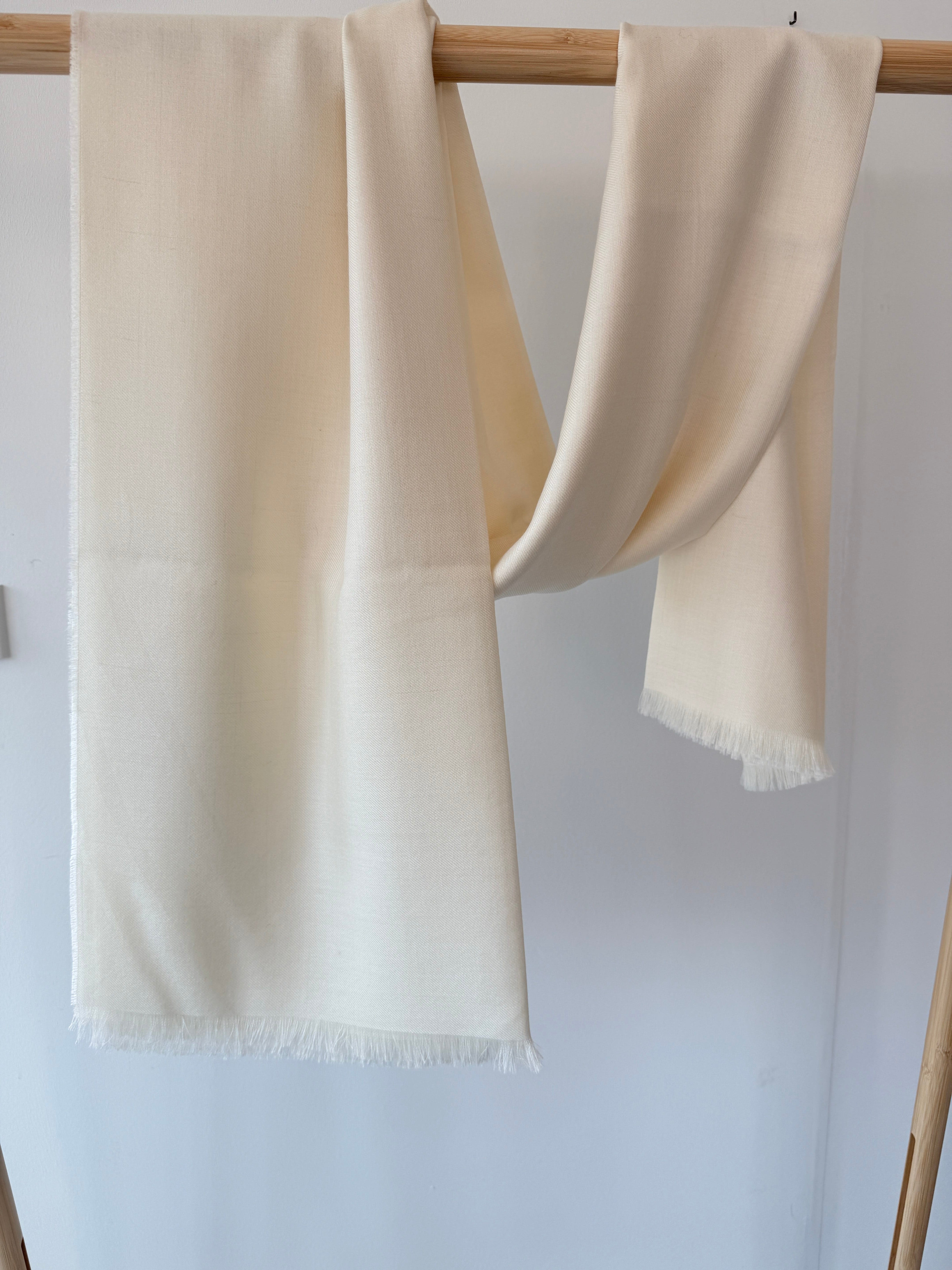 Sjal i baby alpaca uld og silke - Off white Tørklæder og sjaler Uldplaiden