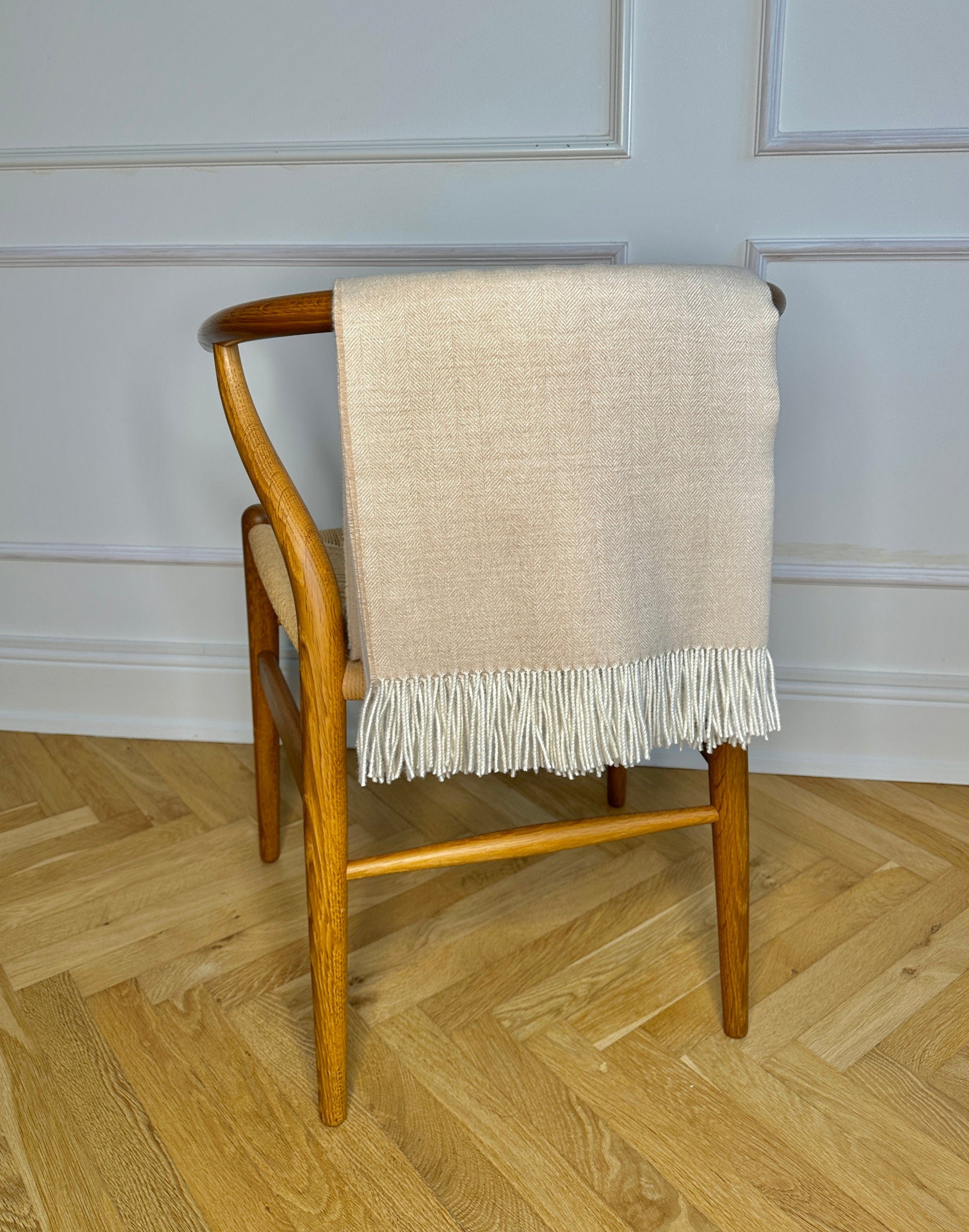 Uldplaid i 100% baby alpaca uld - beige eco m. sildebensmønster Uldplaid Uldplaiden