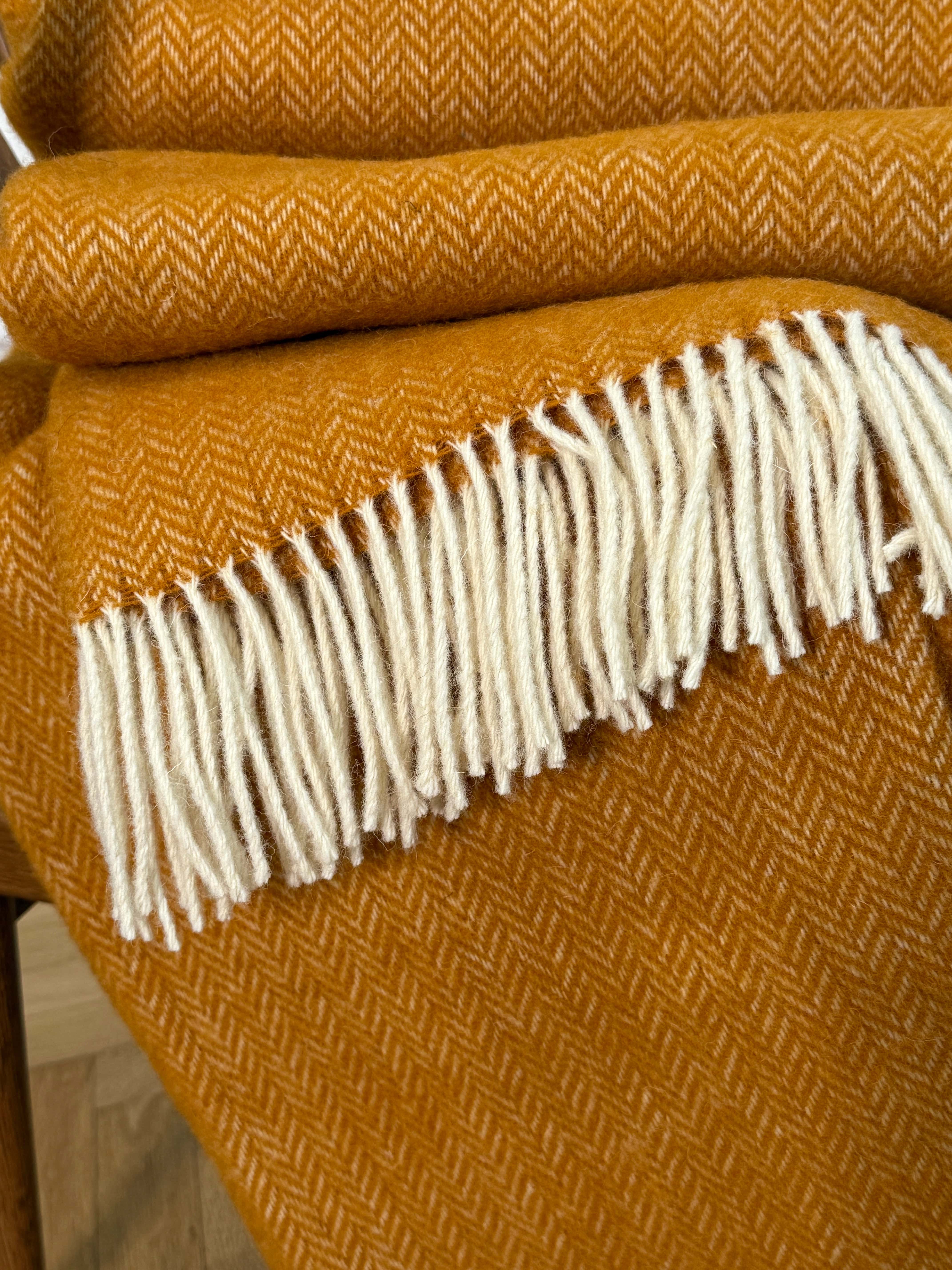 Uldplaid i 100% newzealandsk uld - Mustard m. sildebensmønster Uldplaid Uldplaiden