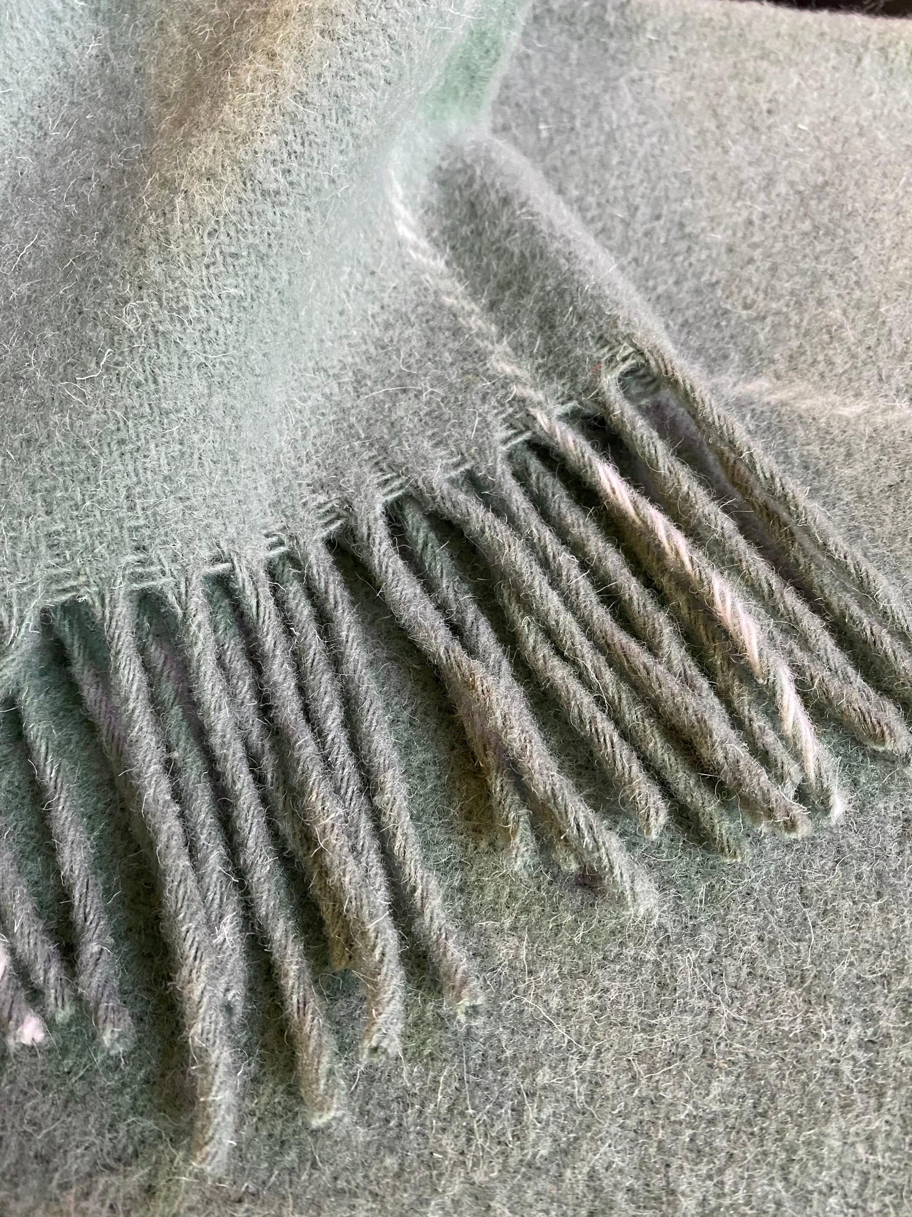 Uldplaid i 100% uld - Smoke Grøn m. Tern (140x200 cm) Uldplaid Uldplaiden